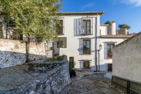 Beautiful Duplex-City Center. Parking by the house